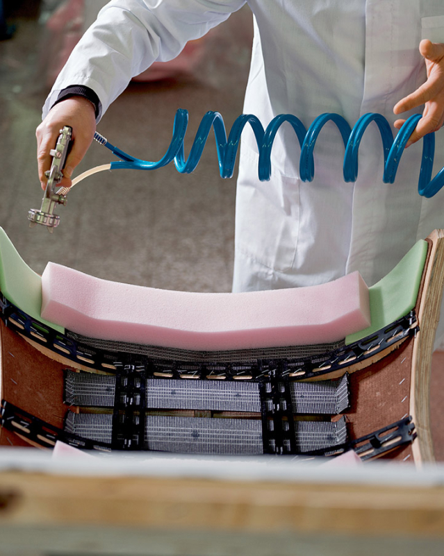 BELT ASSEMBLY AND WHITE LINING